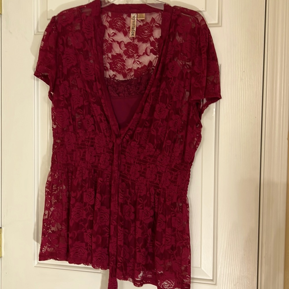 💜Eyeshadow lacy blouse and tank top